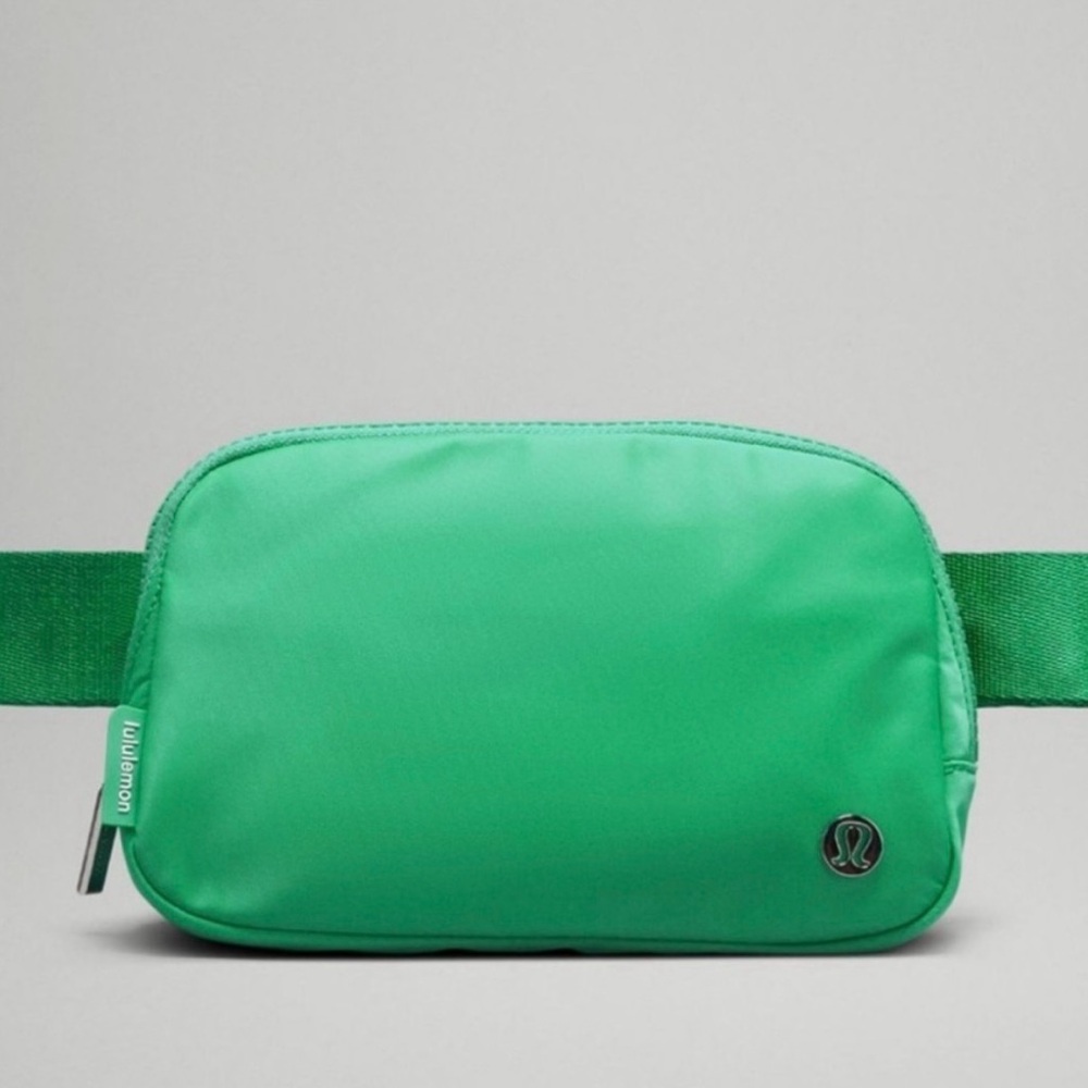 NWT Lululemon Belt Bag or Crossbody Bag in Green Punch 💚💚
